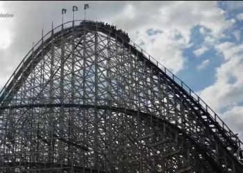 Jovem perde movimentos após andar em montanha-russa do Hopi Hari; MP investiga — Foto: Fantástico