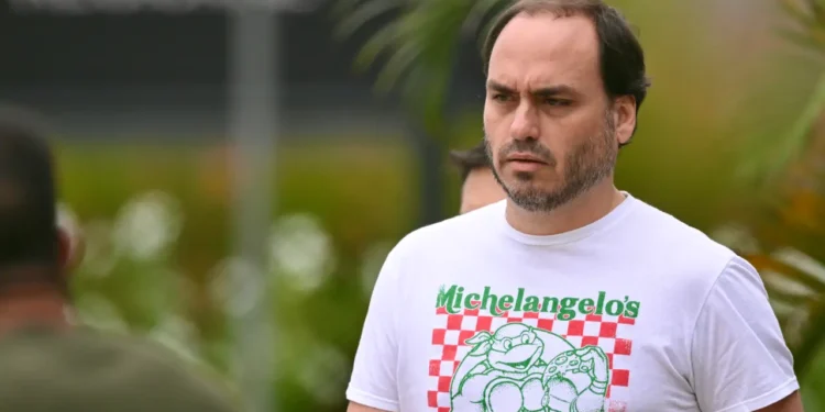 Carlos Bolsonaro quer investigação contra Janja (Evaristo SA/AFP)