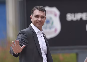Para diluir a resistência na Faria Lima e dentro da própria direita, Flávio Bolsonaro quer ter seu próprio 'Posto Ipiranga' — Foto: Cristiano Mariz/Agência O Globo