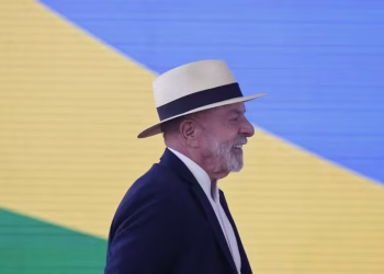 O presidente Lula em visita ao Rio de Janeiro nesta sexta-feira — Foto: Domingos Peixoto