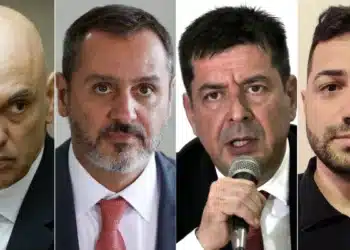 O ministro Alexandre de Moraes (esq.), suspeito de ter mantido uma relação ilegal com Daniel Vorcaro, recebeu no Supremo Andrei Rodrigues (diretor-geral da PF), Leandro Almada (diretor de Inteligência) e o agente Denis de Carli . FOTO: Sérgio Lima/Poder360, Agencia Brasil e reprodução/ LinkedIn Denis de Carli