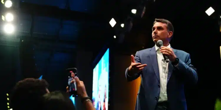O senador e candidato ao Planalto, Flávio Bolsonaro (PL-RJ)  • Foto: Vittor Sales