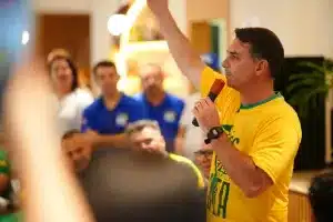 Foto: Vittor Sales / Reprodução Campanha Flavio Bolsonaro