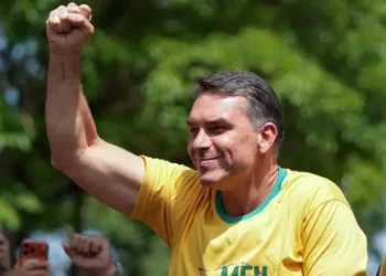 Foto: REUTERS/Alexandre Meneghini
Candidato à Presidência Flávio Bolsonaro: resultado do primeiro turno animou o mercado financeiro e a bolsa disparou