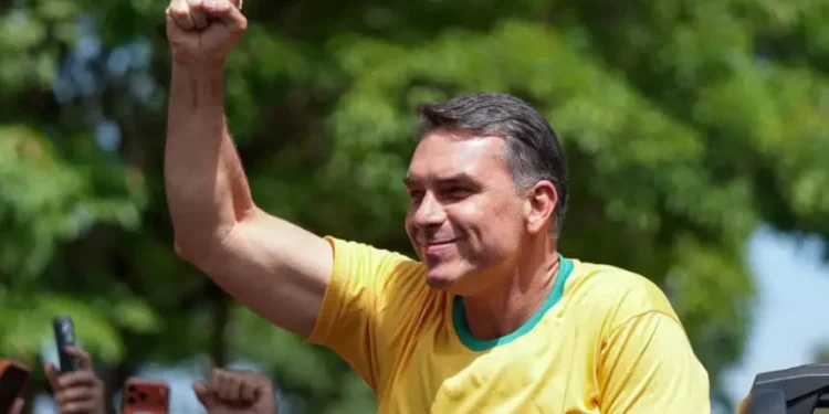 Foto: REUTERS/Alexandre Meneghini
Candidato à Presidência Flávio Bolsonaro: resultado do primeiro turno animou o mercado financeiro e a bolsa disparou