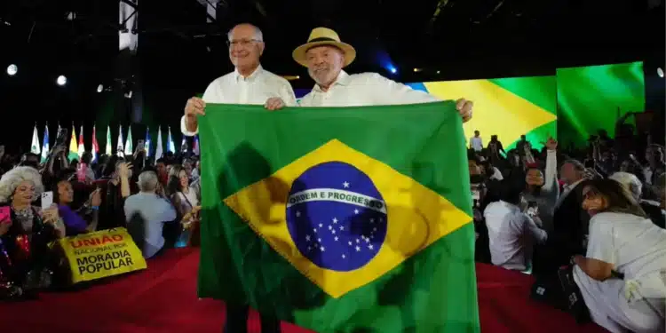 O presidente Luiz Inácio Lula da Silva (PT) e o vice Geraldo Alckmin (PSB)  • Reprodução/Youtube PT - Partido dos Trabalhadores