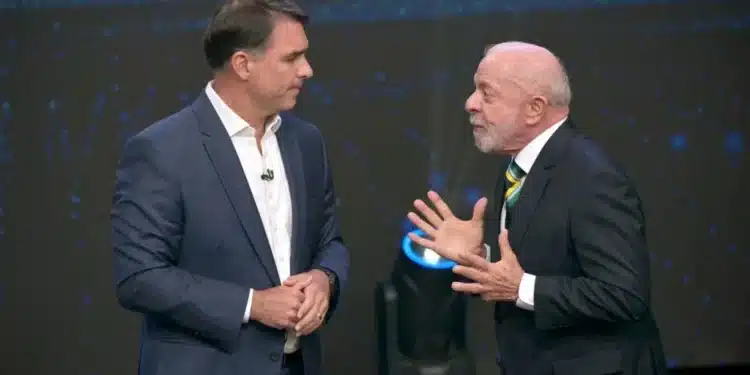 Lula desafiou Flávio Bolsonaro a abrir sigilos, mas candidato do PL desconversou. Foto: Nelson Almeida/ AFP
