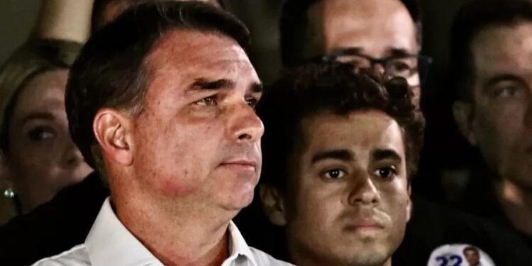O senador Flávio Bolsonaro (PL), em seu discurso após resultado das eleições
Imagem: FREDERICO BRASIL/THENEWS2/ESTADÃO CONTEÚDO