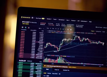 Site da Binance em um laptop instalado no bairro do Brooklyn, em Nova York — Foto: Gabby Jones/Bloomberg