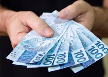 Índice Nacional de Preços ao Consumidor Amplo (IPCA) acumula alta de 3,95% no ano e de 4,58% em 12 meses, acima do teto da meta de inflação, de 4,5% — Foto: Adriana Toffetti/Ato Press/Agência O Globo