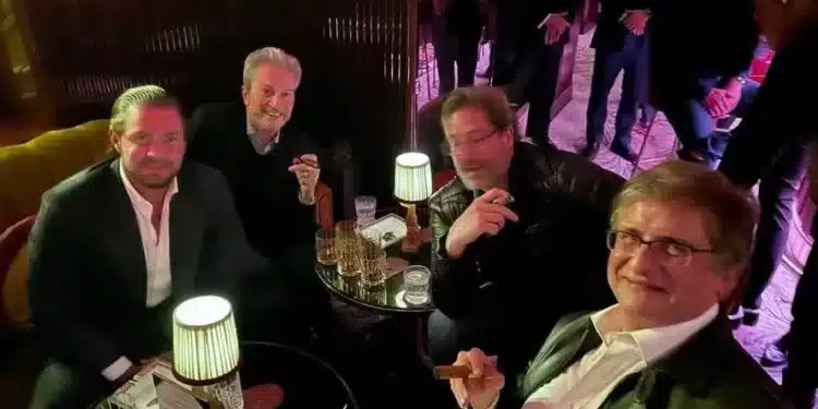 O empresario Daniel Vorcaro e o procurador-geral da Republica, Paulo Gonet, durante confraternização com charutos e uísque em Londres, em abril de 2024 | Foto:
Reproduçāo