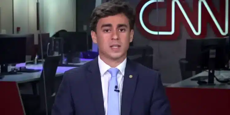 O deputado federal Nikolas Ferreira (PL) em entrevista à CNN Brasil  • Reprodução/CNN Brasil