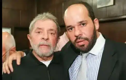 Lula e Ralph Lichote, petista que em 2020 recorreu ao STF para tentar cancelar o feriado de Nossa Senhora Aparecida | Foto: Reproducao/X